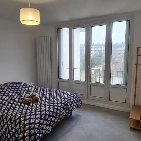Private Room In Shared Apartment IV Beauvais Exteriör bild