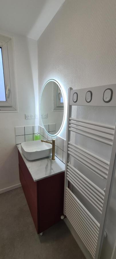 Private Room In Shared Apartment IV Beauvais Exteriör bild