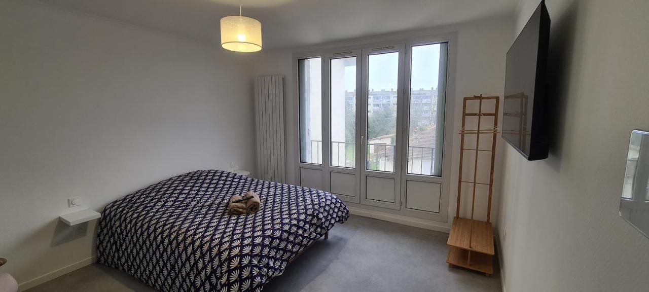 Private Room In Shared Apartment IV Beauvais Exteriör bild